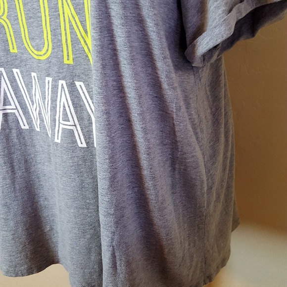 💜 Torrid Graphic Tee - Picture 4 of 5